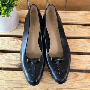 SALVATORE FERRAGAMO Boutique Black Leather Rolled Kiltie Low Heels